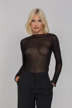 W25/20109 Gigi Top - Black Quatrefoil